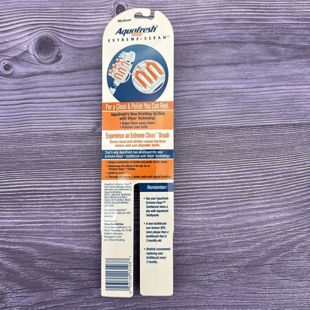 2 Pack VTG Aquafresh Toothbrush (39) Medium Compact Extreme Clean NOS 2003 USA